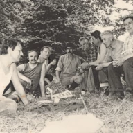 Marenda tijekom lova - 1981. godina
S lijeva na desno: Anton Crnković, Damir Jakovac, Vjekoslav Crnković, Ratimir Grgurić, Slavko Bukovac, Ivan Podnar, Marko Golik, Josip Grgurić PtTDN7pNg5ekpMvIRaAp8tn4